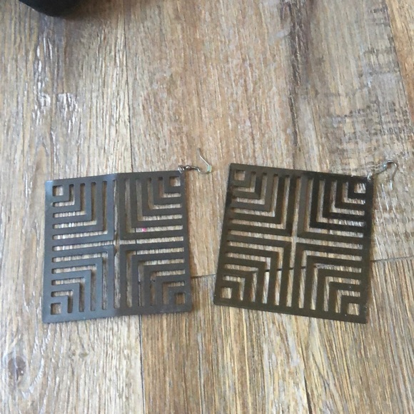 Heels and earrings - Picture 2 of 5